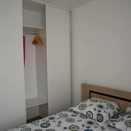 Lumineux Avec Terrasse